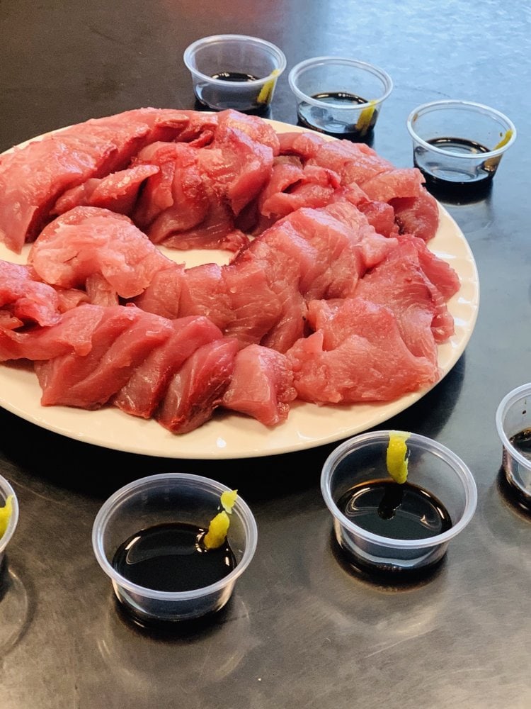 A plate of skipjack sashimi with soy